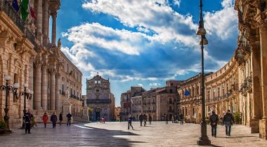 SIRACUSA, ORTIGIA, VENDESI APPARTAMENTO A PIAZZA DUOMO.